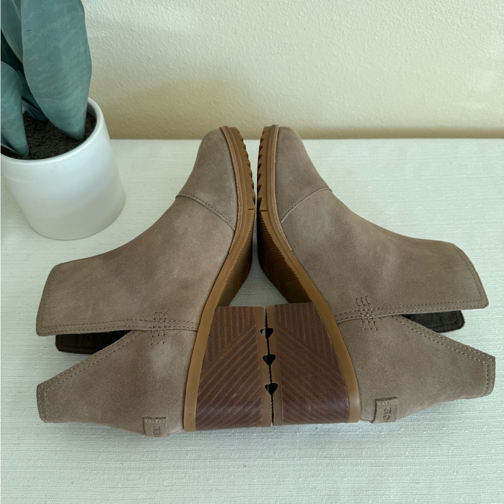 New SOREL Taupe Suede Slip In Heeled Ankle Boots - Picture 8 of 11
